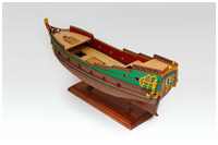 Heckverzierungen komplettiert sowie Rumpf mattiert und versiegelt