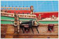 Anker probeweise auf der Fockr&uuml;ste platziert