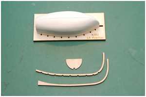 Malle, Kielschwein, Kiel und Spiegel des Beibootes