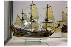 Kanonen der Fregatte Berlin (Bild: Wikipedia)