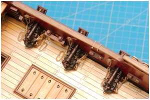 Seitentakel an den Geschützen