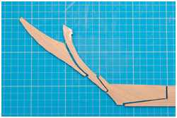 ausgesägte Einzelteile des Kiels