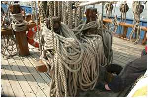 ausgegossene Dübellöcher bei der Fregatte Shtandart