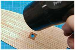 eine abschließende Wärmebehandlung zeigt Dübellöcher, die nicht komplett mit Wachs gefüllt sind