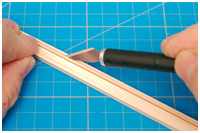 Spreizen zweier Leisten für einen besseren Schnitt