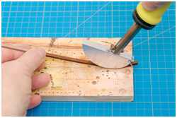 Vorbiegen der Leisten für das Bergholz