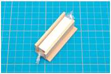 Verkleben der Grundplatte mit zwei Seitenwänden zum U-Profil