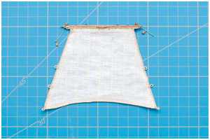 angeb&auml;ndseltes Bramsegel