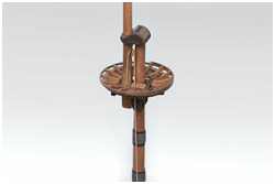 das Schlossholz wurde entfernt, die Stenge kann gefiert werden, das Reep liegt in der Führungsnut und verhindert das Verklemmen des Stengefußes