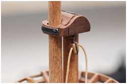 das Reep ist durch den Stengefuß und Block geschoren