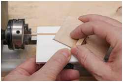 Schleifhilfe für dünne Rundhölzer