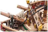 L&auml;ufer der Stagtalje an einer Klampe auf dem Bugspriet belegt