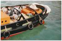 Blick auf das achtere Arbeitsdeck mit gro&szlig;er Verholwinde