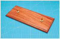 Ständerbrett mit Messingsäulen