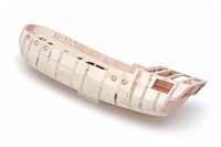 Rumpf verschliffen, Stückpforten eingesetzt und Erkerfenster ausgearbeitet