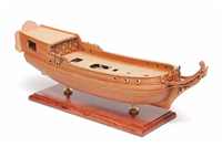 Stückpfortenkränze aufgeklebt, Galion und Ständerbrettchen fertiggestellt