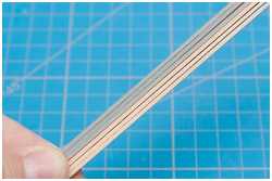 mit Pappe beklebte Leisten