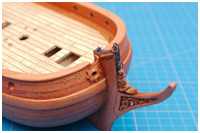 fertiger Stevenkopfbeschlag und Verzierungen