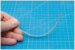 Biegen und Kalfatern der Leisten für die Innenbeplankung