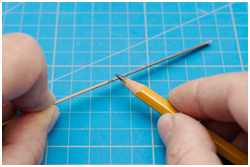 Biegen und Kalfatern der Leisten für die Innenbeplankung