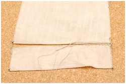 Faden um die beiden Fäden auf der Vorderseite führen