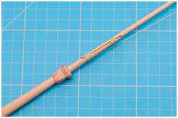 Stenge mit Wulingen an den Masttopp gelascht