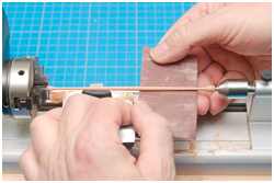 Feinschleifen der Rundhölzer