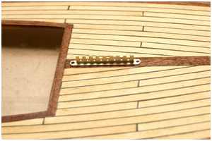 Beschl&auml;ge an Deck verschrauben