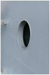 ein eingeschwei&szlig;tes Rohr als Bullauge bei einem Original.