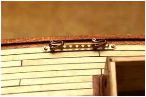 Beschläge an Deck verschrauben