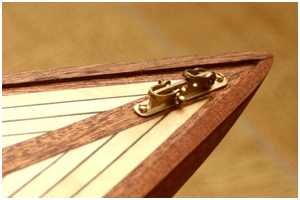 Beschläge an Deck verschrauben