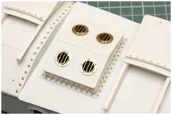 Bullaugen mit Schutzgitter