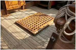 Imitation der Nagelung von Decksplanken