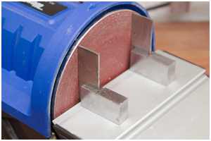 Schleiftellertisch ausrichten