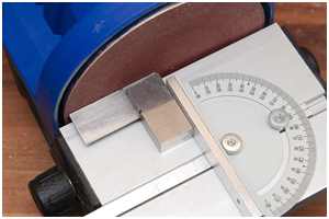 Schleiftellertisch ausrichten